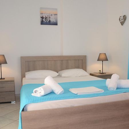 Roses Rt Apartments Skioni II 尼尔斯吉尼 外观 照片